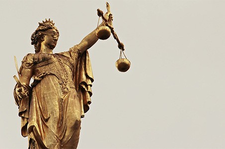 Justizia © S.Hermann Pixabay